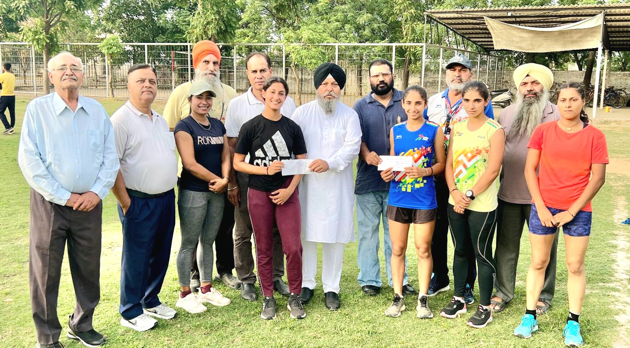 National players Inderjot Kaur and Lovejot Kaur honored by Rotary Club Banga Green